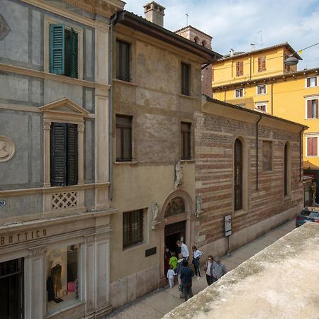 Billie's Flat RED - art&design apt in Verona historic centre Extérieur photo