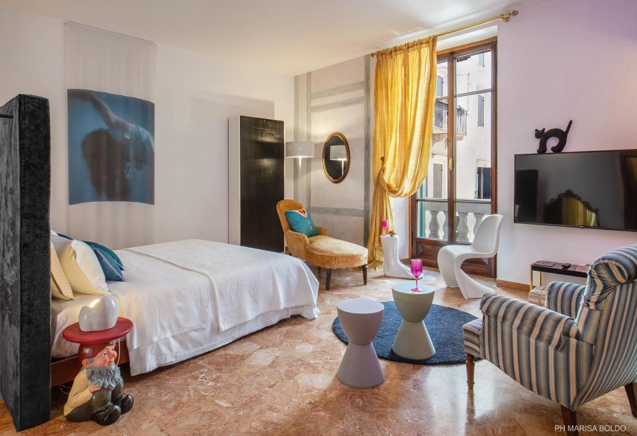 Billie's Flat RED - art&design apt in Verona historic centre Extérieur photo