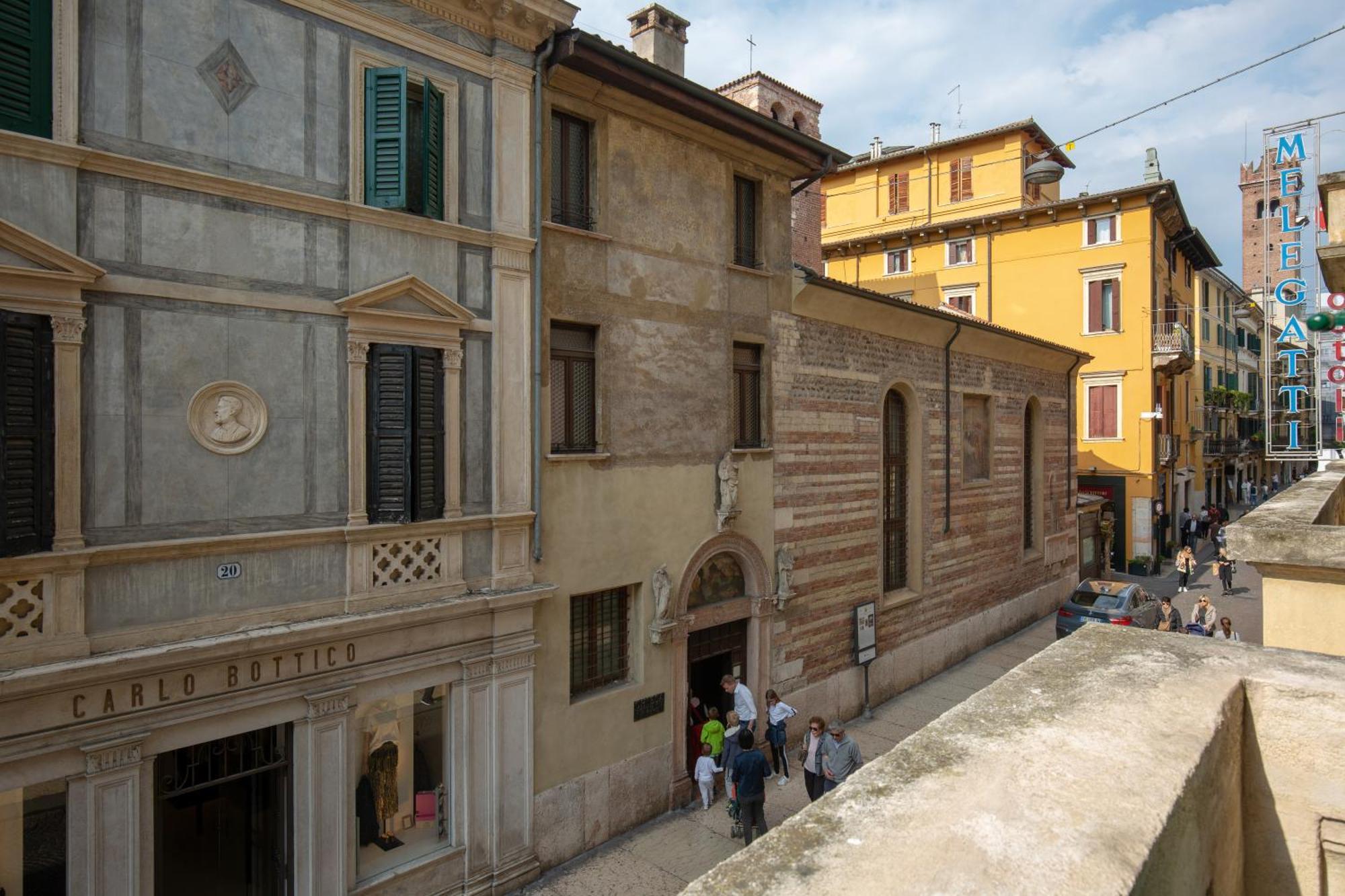 Billie's Flat RED - art&design apt in Verona historic centre Extérieur photo
